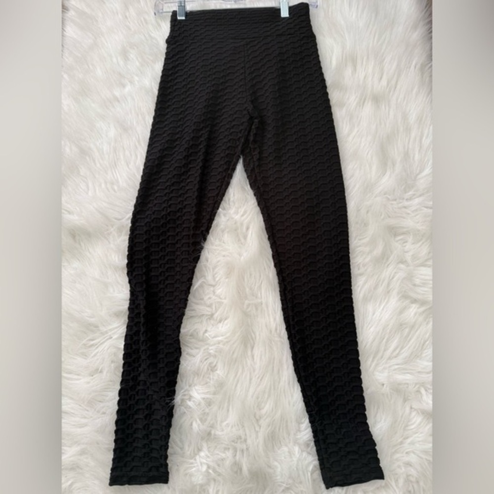 Elegant Black Textured Leggings